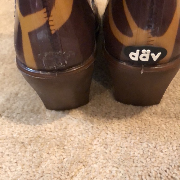 Giraffe print rain boots - Picture 7 of 7